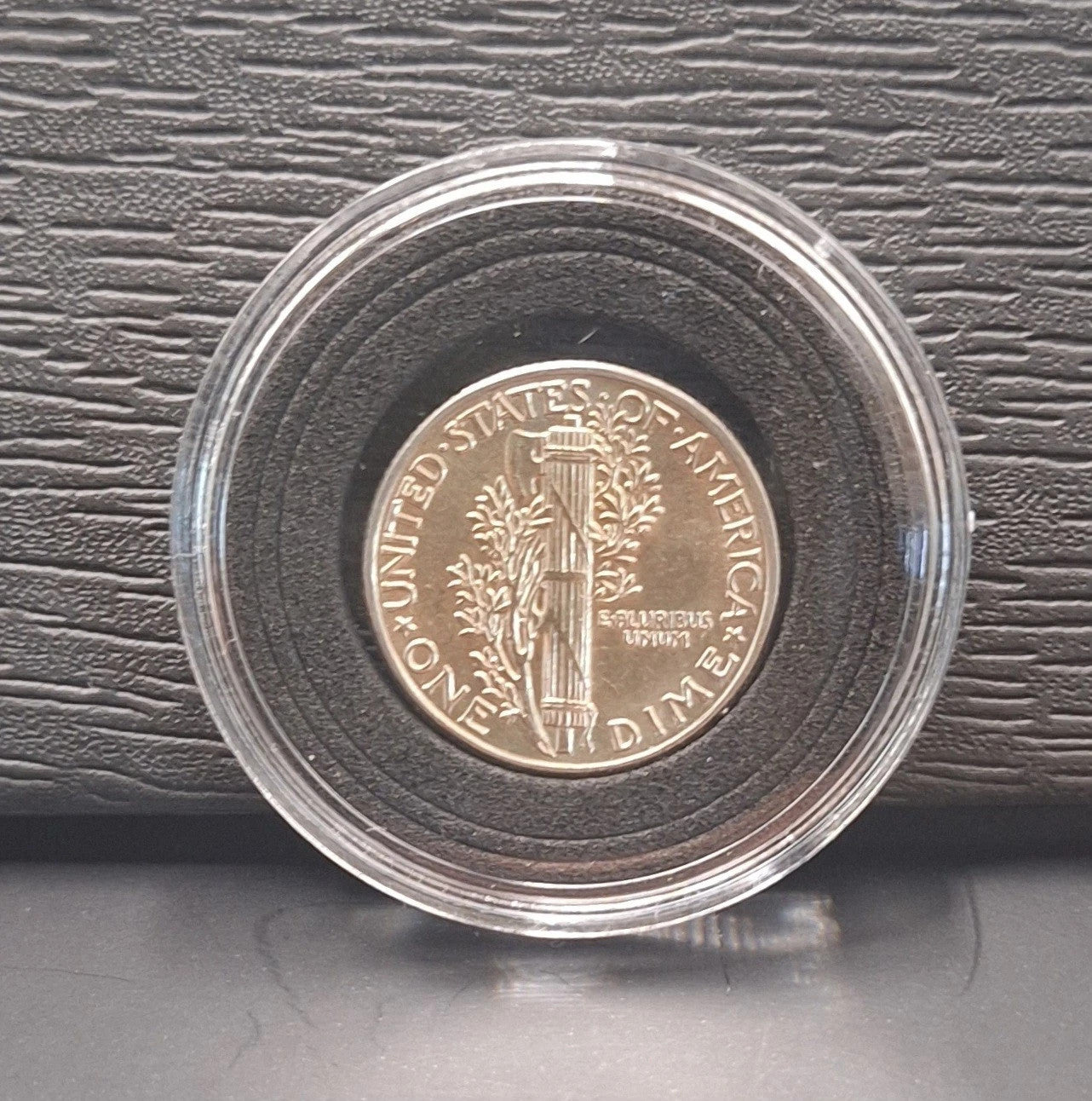MERCURY DIME GEM BU UNCIRCULATED 90% SILVER 10C PDS IN CASE HOLDER (1)